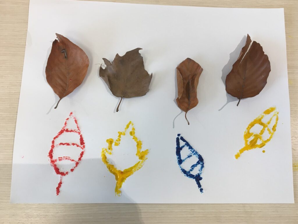 Draw inspiration from the leaves outside to create your own salt art! This activity is simple, and the results are beautiful. Grab a piece of paper and roll up your sleeves, and get busy creating your own masterpiece with the following steps.