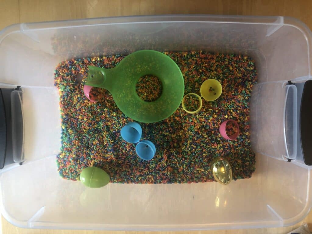 Sensory bins are a great way to play with your child! Why are sensory bins so wonderful? They help develop fine motor skill improvement, social skills, emotional skills and cognitive development!